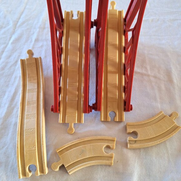 Thomas the Train Bridge 2004 Track Lot Red Suspension Plastic Learning Curve - Picture 8 of 8